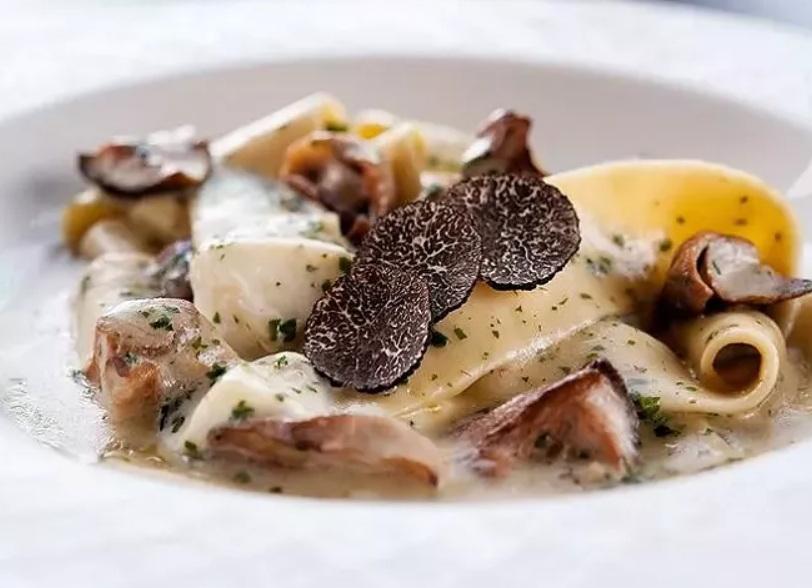 Pâtes fraiches au foie gras aux magrets et aux truffes