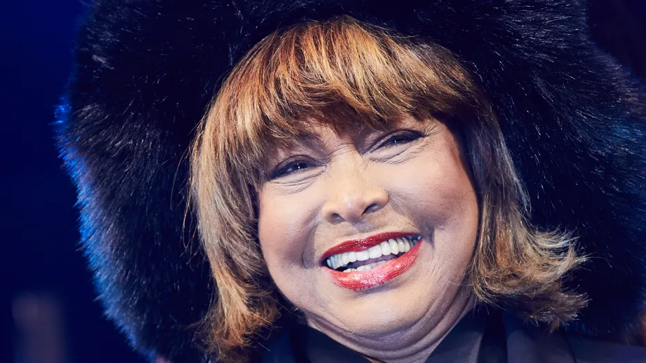 Mort de Tina Turner : "La reine, c'était elle", pleurent des fans de la chanteuse devant l'Apollo Theater à New York